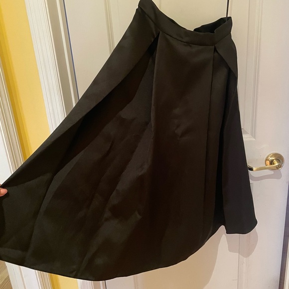 Pleated skirt size 4 - Picture 3 of 4